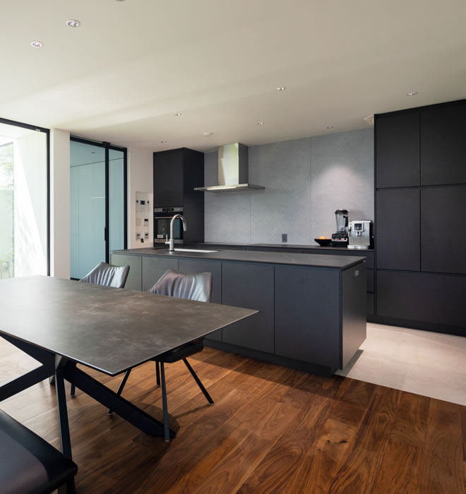 シックで機能的なキッチン